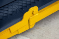Hinged foot of the yard ramp 