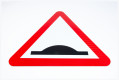 Speed bump warning sign for speed ramps