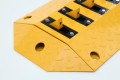 Flow plate with sharks teeth 