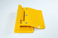 One way traffic control plate 