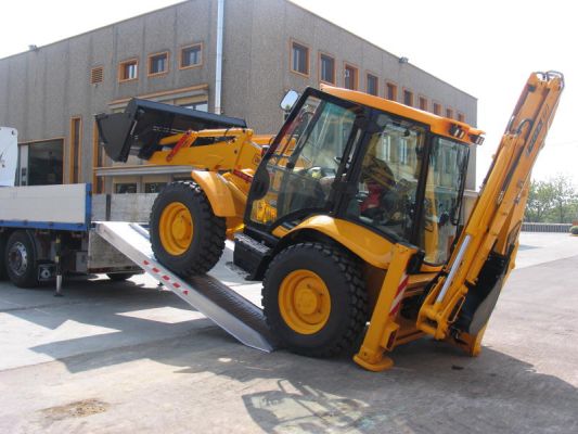 Digger loading ramps 