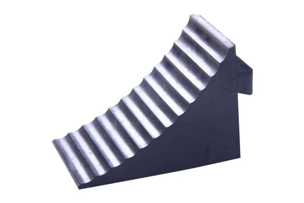 Grip surface on heavy duty wheel chock