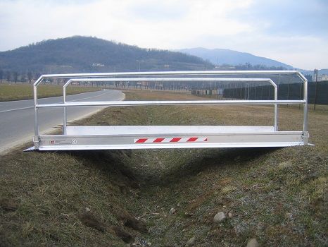 Vehicle gangway over trench 