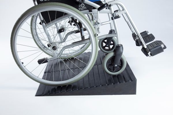 pair of rubber threshold ramp