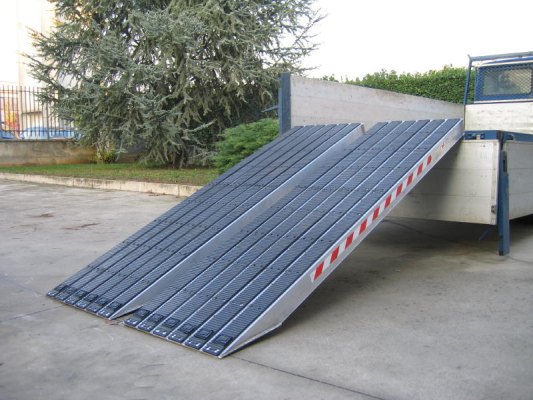 Ramps for steel tracks with rubber coating 