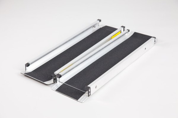 Pair of telescopic channel ramps 