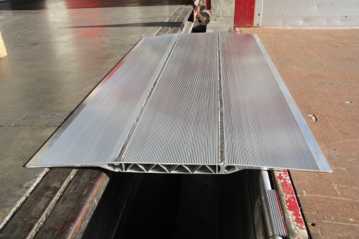 Aluminium heavy duty loading bridge