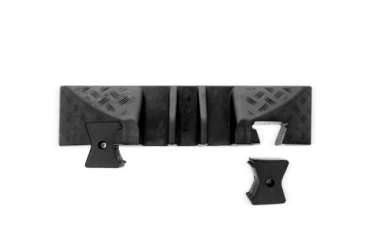 Adam Hall Cable protector 3 channels end piece with connector