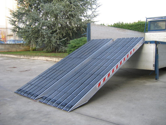 Pair of rubber coated aluminium loading ramps 