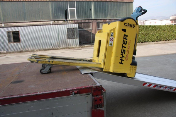 Pallet truck coming off of truck ramp