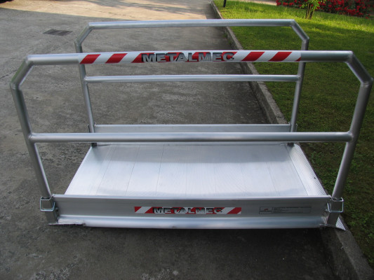 Pedestrian ramp fully assembled 