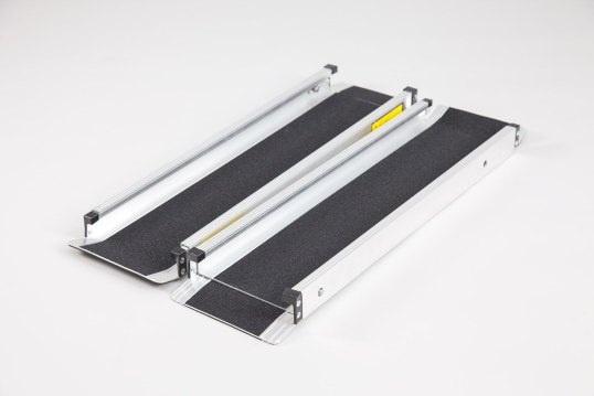 Pair of telescopic channel ramps 