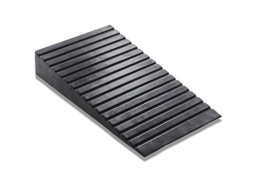 Rubber threshold ramp TRP45RT 4.5/114.3mm High 400mm wide 685.8mm deep 10.5kg)