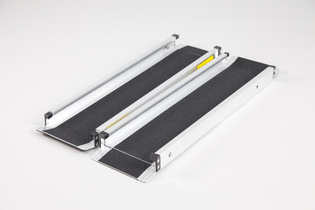 Pair of telescopic channel ramps