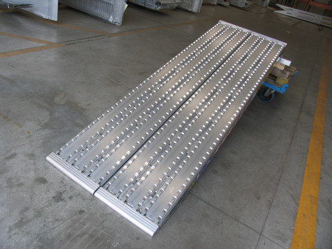 Milled surface aluminium ramps