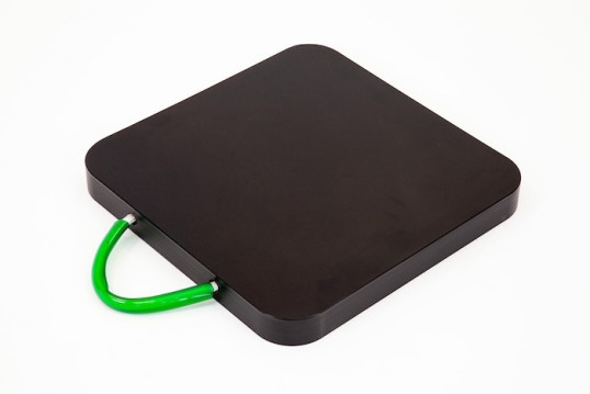 Outrigger pad with handle 