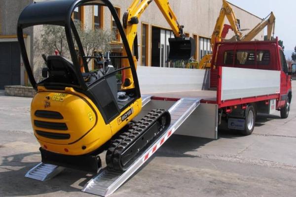 Aluminium Loading Ramps up to 3500kg 