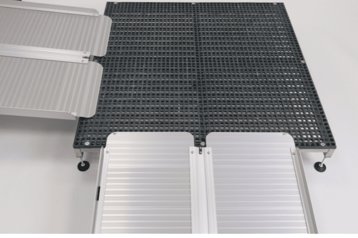 Wheelchair ramp turning platform Wheelchair ramp turning platform