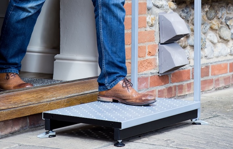 Half step with single handrail Half step with single handrail