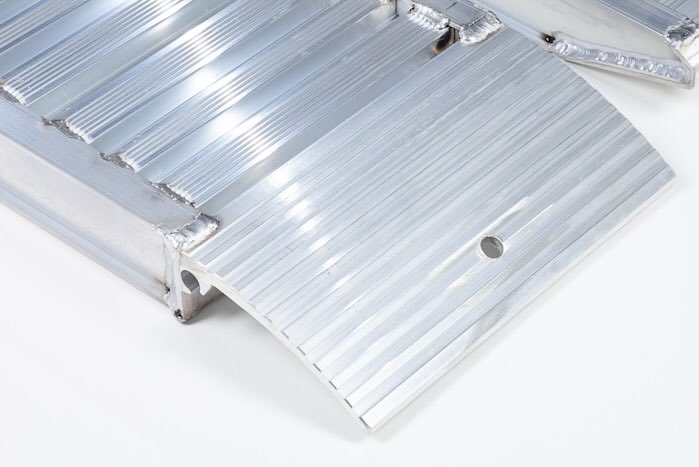 Aluminium loading ramps with rest on connection Aluminium loading ramps with rest on connection