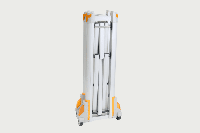 Mobile extendable safety barrier on wheels 