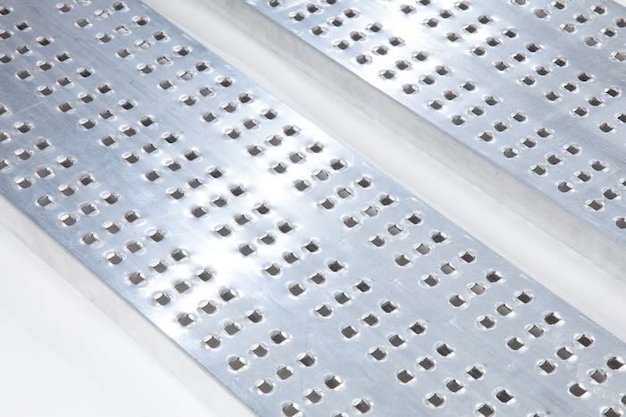 Car ramps with anti-slip surface