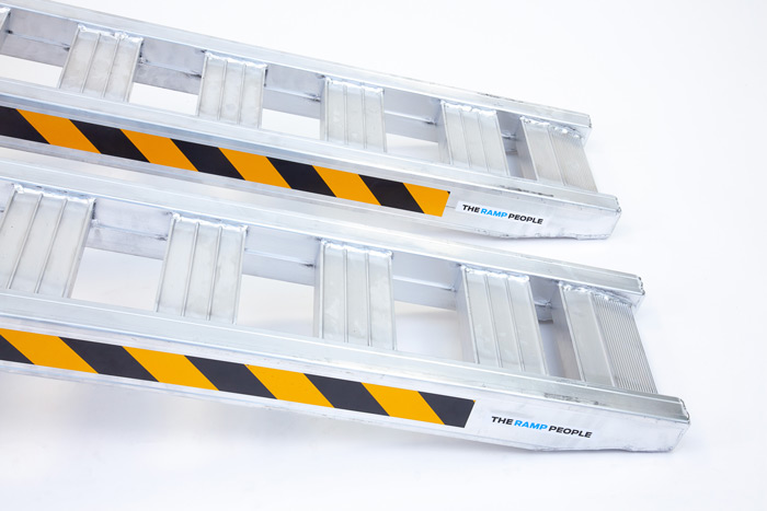 Aluminium loading ramps with angled foot Aluminium loading ramps with angled foot