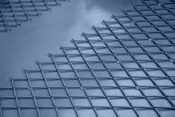 Yard ramp with mesh surface 