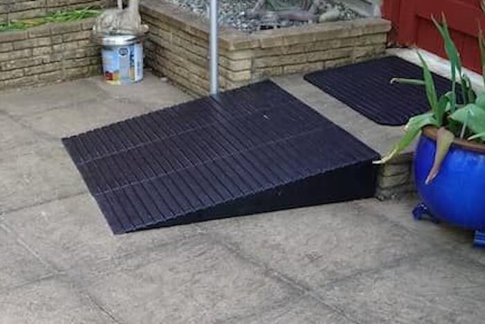 Rubber ramps for step