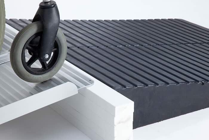 Wheelchair bridge ramp system Wheelchair bridge ramp system