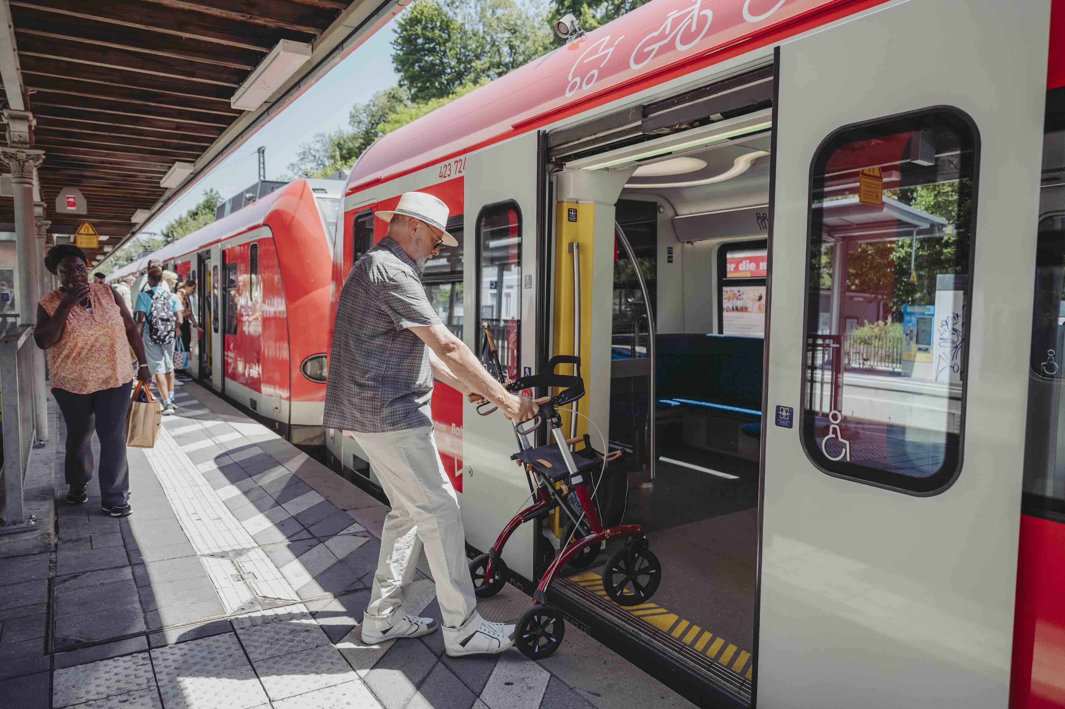 Red bariatric rollator
