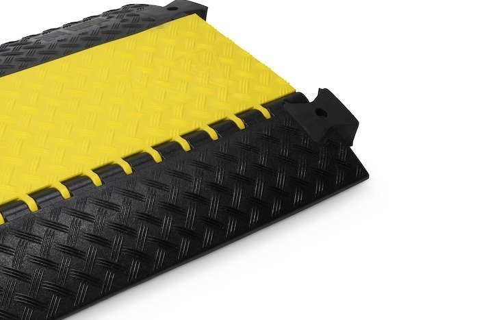 Adam Hall 3 cable protector anti-slip surface