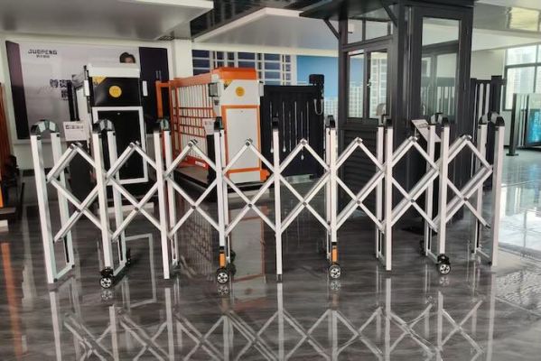 Aluminium expandable barrier