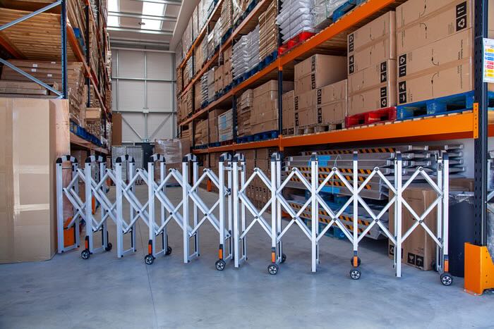 Interlocking barrier 