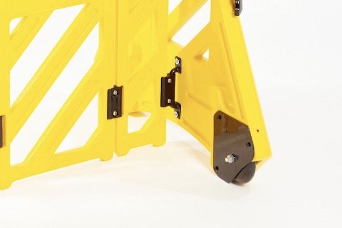 Expandable barrier on wheels 