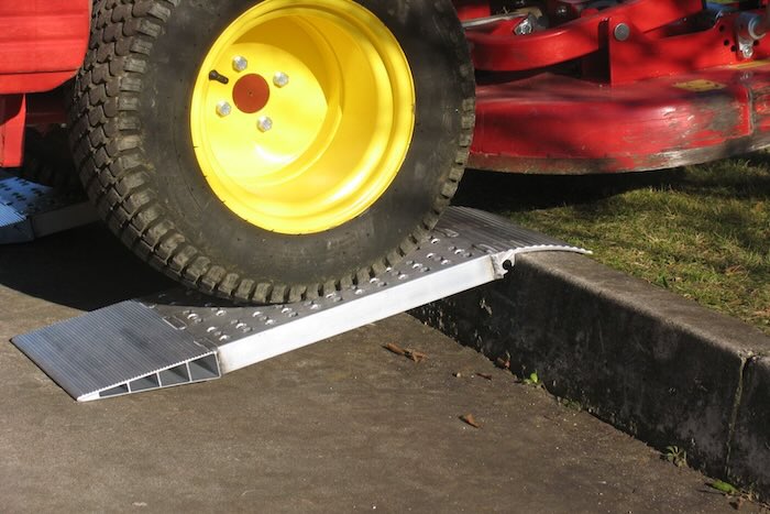 Base of the aluminium car ramps 