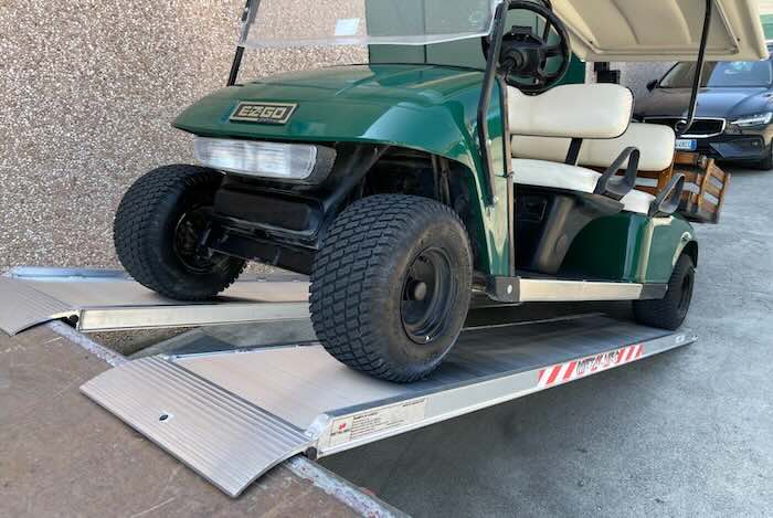 Pair of wide aluminium loading ramps 