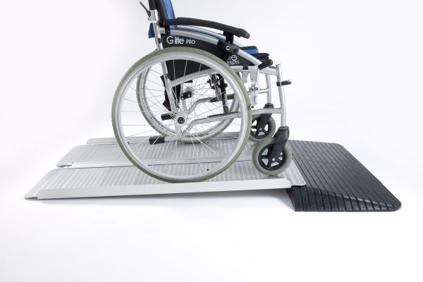 Folding ramp with rubber ramp 