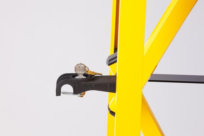 Interlocking barrier with key Interlocking barrier with key