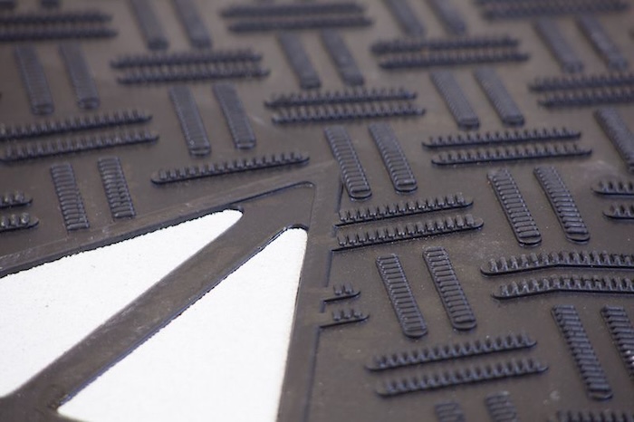 Anti-slip speed cushion surface Anti-slip speed cushion surface