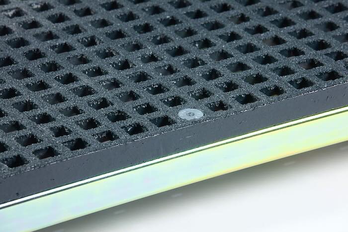 Metal half step with PGR anti-slip surface Metal half step