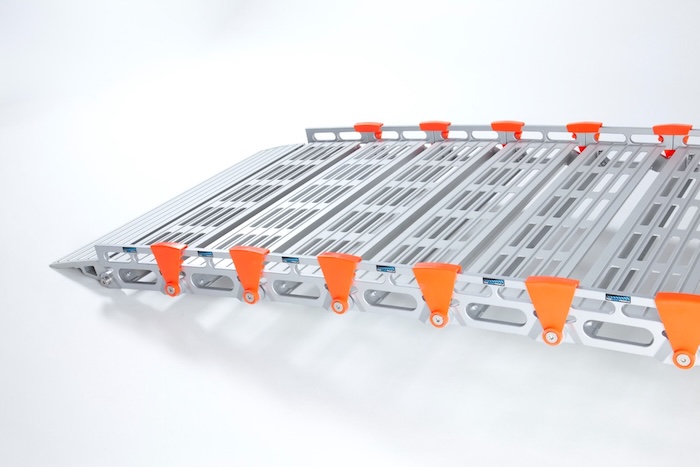 Aluminium loading ramp with safety edges