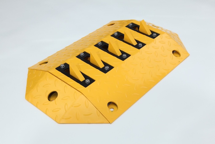 Yellow heavy duty flow plate with spikes