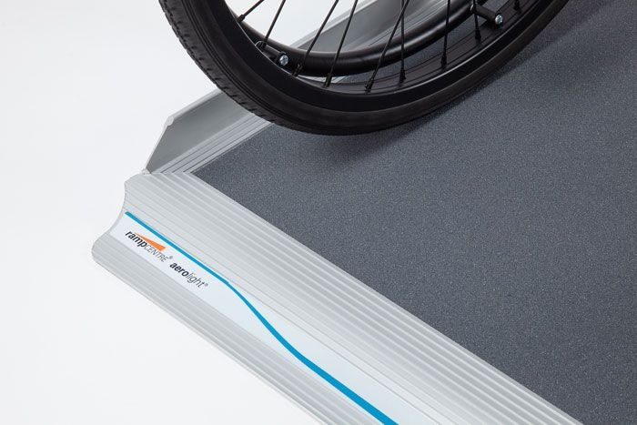 Aerolight ramp with non-slip surface Aerolight ramp with non-slip surface