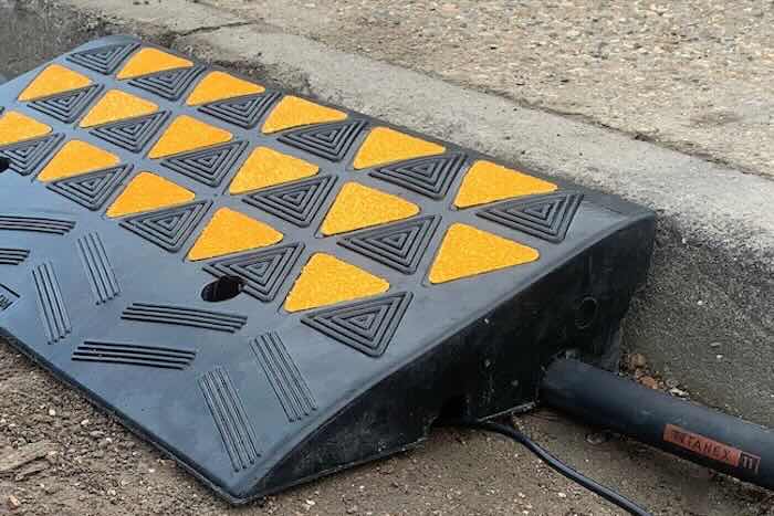 Rubber kerb ramp with cable protection Rubber kerb ramp with cable protection