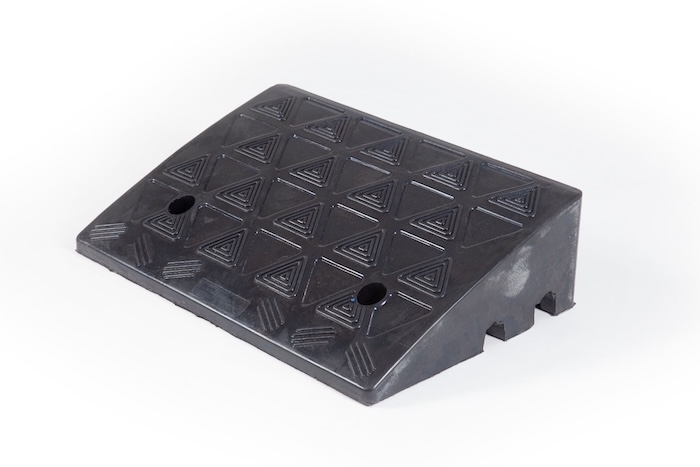 Black rubber kerb ramp 13.5cm Black rubber kerb ramp 13.5cm