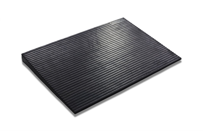 Anti-slip rubber ramp