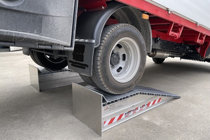 Pair of aluminium wheel risers Pair of aluminium wheel risers