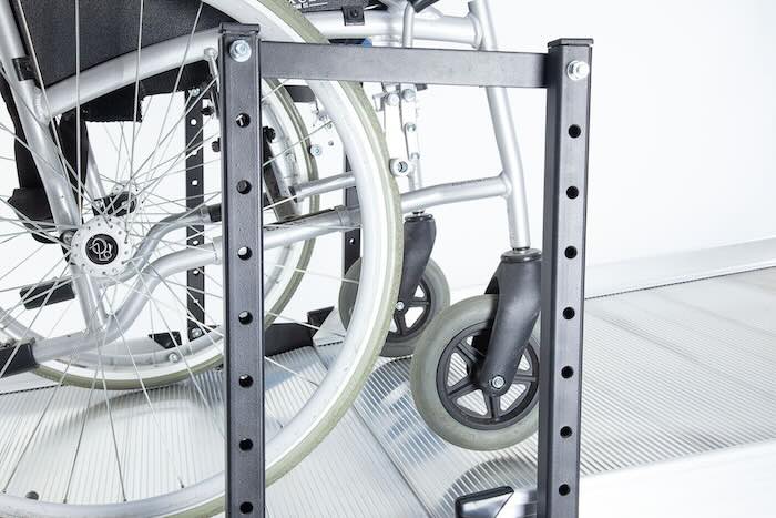 Wheelchair ramp joining support Wheelchair ramp joining support